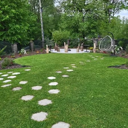 Stara Plebania Feriegård Ponice